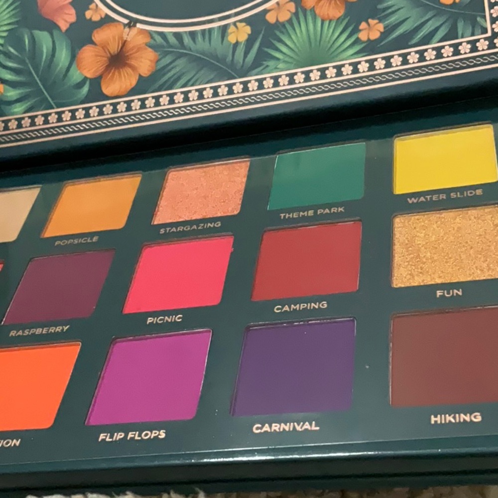 Ace Beaute Nostalgia palette - Picture 3 of 5